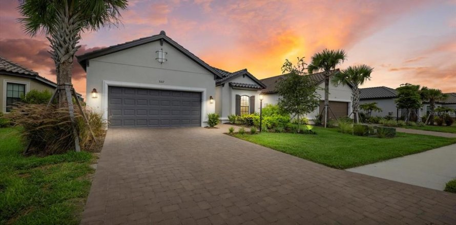 House in Bradenton, Florida 4 bedrooms, 230.3 sq.m. № 1884889