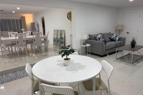 Villa ou maison à vendre à Pompano Beach, Floride: 3 chambres, 183.2 m2 № 2032003 - photo 26