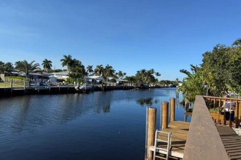 Villa ou maison à vendre à Pompano Beach, Floride: 3 chambres, 183.2 m2 № 2032003 - photo 3