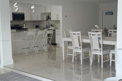 Villa ou maison à vendre à Pompano Beach, Floride: 3 chambres, 183.2 m2 № 2032003 - photo 18