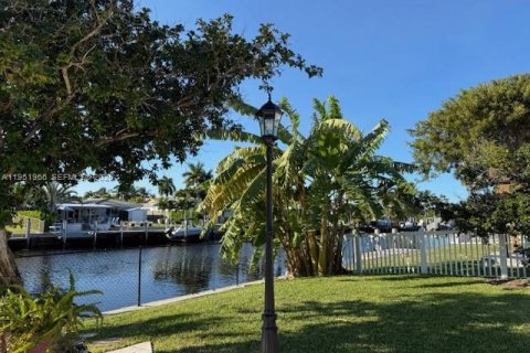 Villa ou maison à vendre à Pompano Beach, Floride: 3 chambres, 183.2 m2 № 2032003 - photo 30