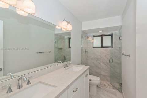 House in Palmetto Bay, Florida 5 bedrooms, 340.21 sq.m. № 2000506 - photo 22