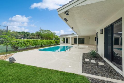 House in Palmetto Bay, Florida 5 bedrooms, 340.21 sq.m. № 2000506 - photo 29