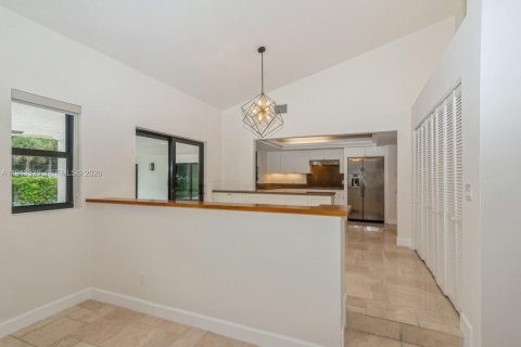 House in Palmetto Bay, Florida 5 bedrooms, 340.21 sq.m. № 2000506 - photo 10