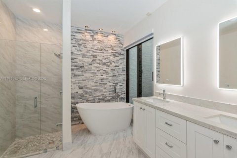 House in Palmetto Bay, Florida 5 bedrooms, 340.21 sq.m. № 2000506 - photo 16