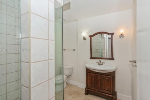 House in Palmetto Bay, Florida 5 bedrooms, 340.21 sq.m. № 2000506 - photo 21