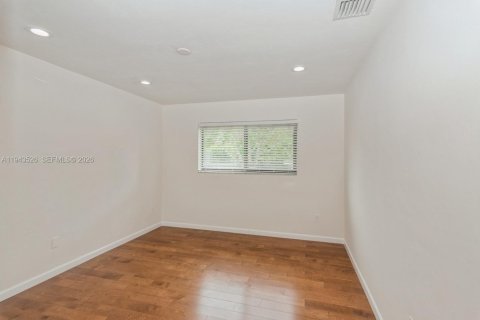 House in Palmetto Bay, Florida 5 bedrooms, 340.21 sq.m. № 2000506 - photo 18