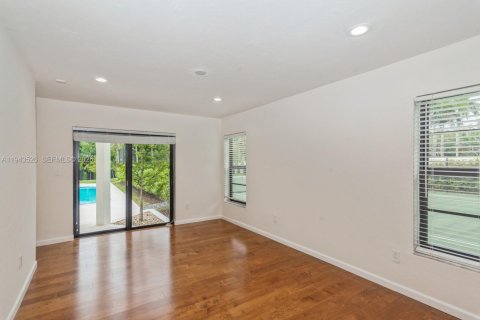 House in Palmetto Bay, Florida 5 bedrooms, 340.21 sq.m. № 2000506 - photo 20