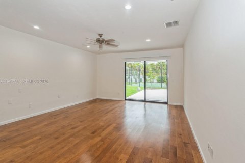 House in Palmetto Bay, Florida 5 bedrooms, 340.21 sq.m. № 2000506 - photo 14