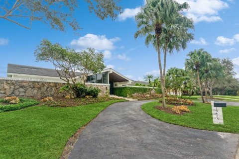 House in Palmetto Bay, Florida 5 bedrooms, 340.21 sq.m. № 2000506 - photo 2