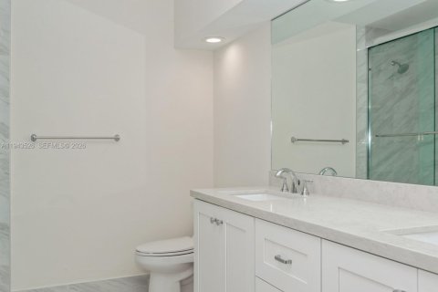 House in Palmetto Bay, Florida 5 bedrooms, 340.21 sq.m. № 2000506 - photo 23