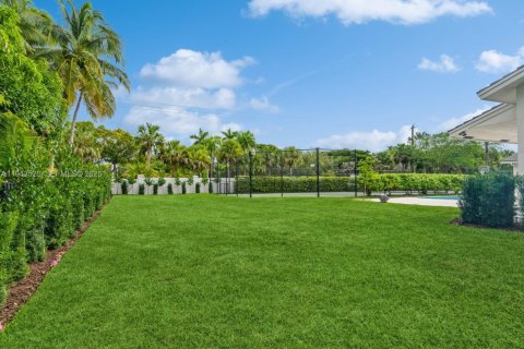 House in Palmetto Bay, Florida 5 bedrooms, 340.21 sq.m. № 2000506 - photo 30