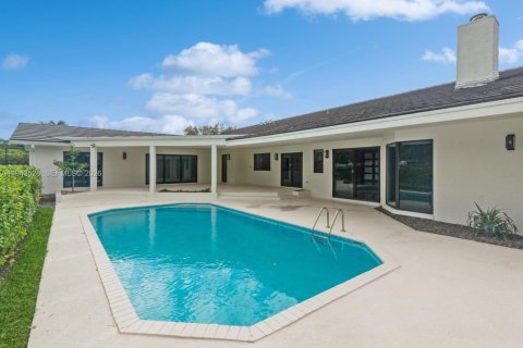 House in Palmetto Bay, Florida 5 bedrooms, 340.21 sq.m. № 2000506 - photo 24