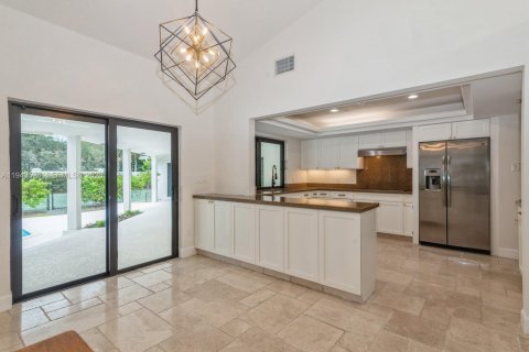 House in Palmetto Bay, Florida 5 bedrooms, 340.21 sq.m. № 2000506 - photo 9