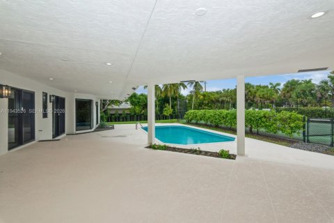 House in Palmetto Bay, Florida 5 bedrooms, 340.21 sq.m. № 2000506 - photo 27