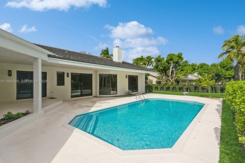 House in Palmetto Bay, Florida 5 bedrooms, 340.21 sq.m. № 2000506 - photo 28