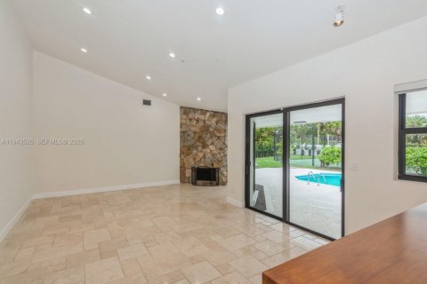 House in Palmetto Bay, Florida 5 bedrooms, 340.21 sq.m. № 2000506 - photo 12