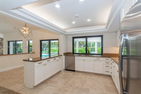 House in Palmetto Bay, Florida 5 bedrooms, 340.21 sq.m. № 2000506 - photo 7