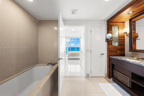 Condominio en venta en Miami Beach, Florida, 2 dormitorios, 119.84 m2 № 2191369 - foto 21