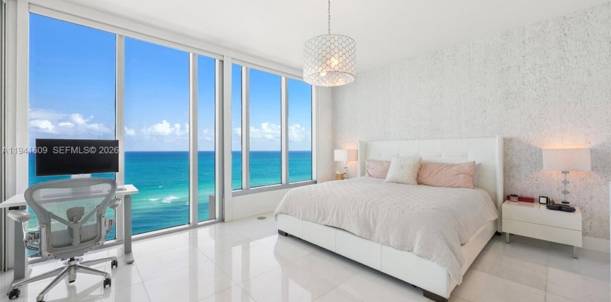 Condominio en Miami Beach, Florida, 2 dormitorios № 2191369