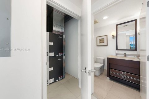 Condominio en venta en Miami Beach, Florida, 2 dormitorios, 119.84 m2 № 2191369 - foto 17