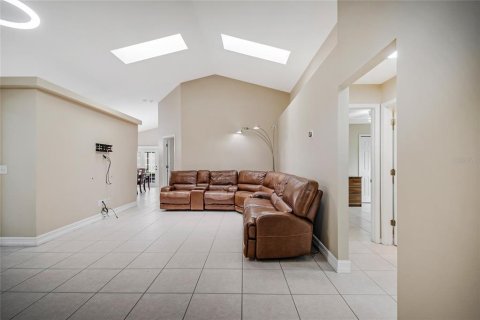 Casa en venta en Apopka, Florida, 3 dormitorios, 137.87 m2 № 2387596 - foto 5