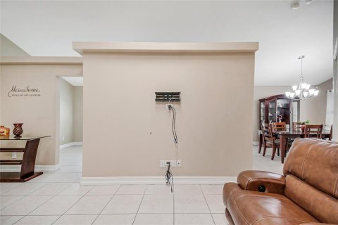 Casa en venta en Apopka, Florida, 3 dormitorios, 137.87 m2 № 2387596 - foto 10