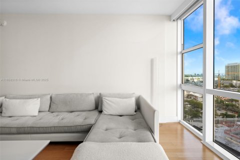Condo in Miami Beach, Florida, 2 bedrooms  № 1980104 - photo 20