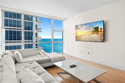 Condo in Miami Beach, Florida, 2 bedrooms  № 1980104 - photo 3