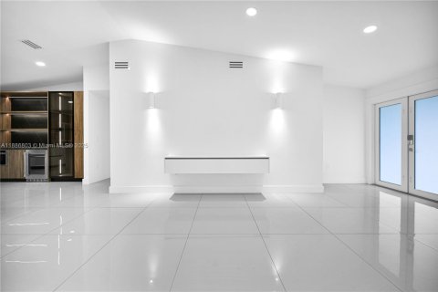 Villa ou maison à louer à Miami, Floride: 4 chambres, 158.68 m2 № 1933771 - photo 7