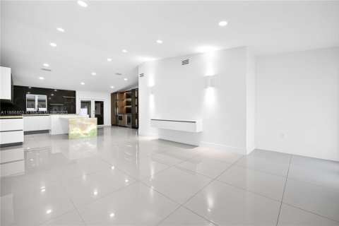 Villa ou maison à louer à Miami, Floride: 4 chambres, 158.68 m2 № 1933771 - photo 8