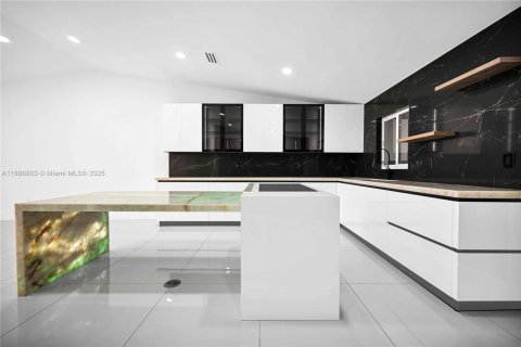 Villa ou maison à louer à Miami, Floride: 4 chambres, 158.68 m2 № 1933771 - photo 16