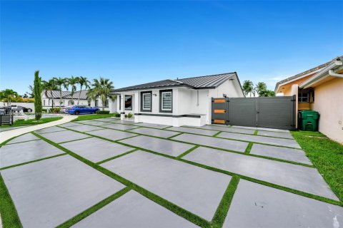 Villa ou maison à louer à Miami, Floride: 4 chambres, 158.68 m2 № 1933771 - photo 4