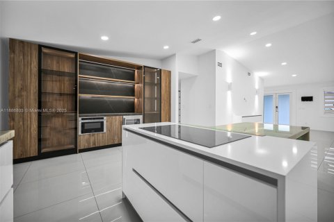 Villa ou maison à louer à Miami, Floride: 4 chambres, 158.68 m2 № 1933771 - photo 13