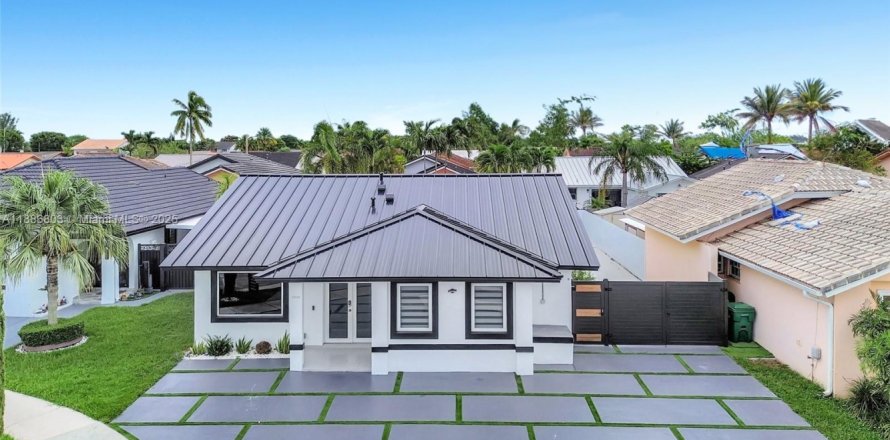 Villa ou maison à Miami, Floride 4 chambres, 158.68 m2 № 1933771