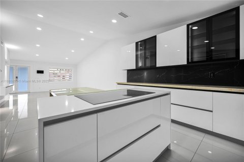 Villa ou maison à louer à Miami, Floride: 4 chambres, 158.68 m2 № 1933771 - photo 14