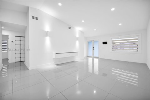 Villa ou maison à louer à Miami, Floride: 4 chambres, 158.68 m2 № 1933771 - photo 6