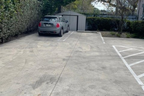 Commercial property in Miami, Florida № 2051470 - photo 8