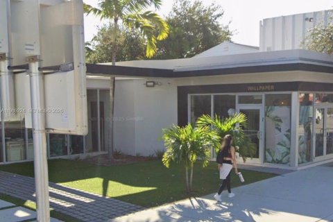 Commercial property in Miami, Florida № 2051470 - photo 4