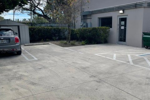 Commercial property in Miami, Florida № 2051470 - photo 7