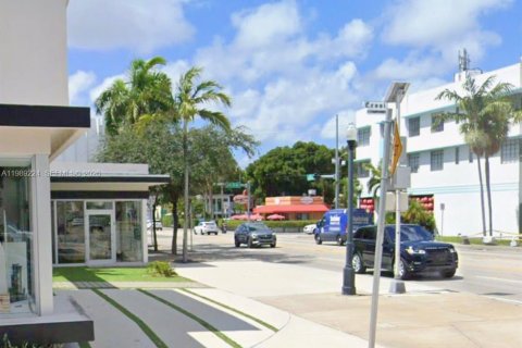 Commercial property in Miami, Florida № 2051470 - photo 11