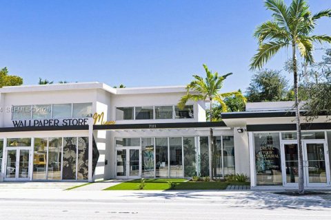 Commercial property in Miami, Florida № 2051470