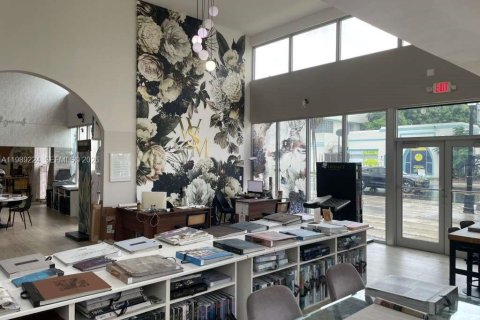 Commercial property in Miami, Florida № 2051470 - photo 13