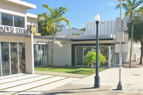 Commercial property in Miami, Florida № 2051470 - photo 2