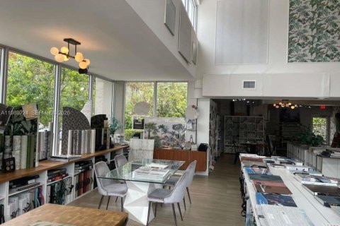 Commercial property in Miami, Florida № 2051470 - photo 9