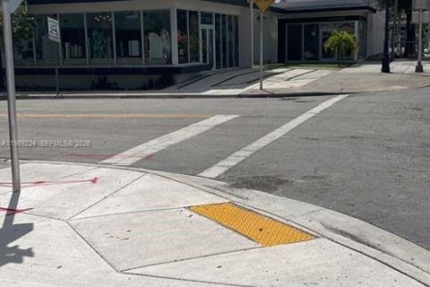 Commercial property in Miami, Florida № 2051470 - photo 5