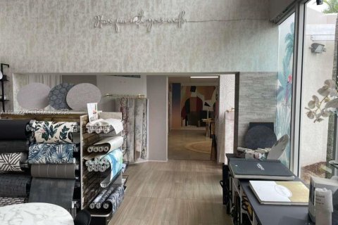 Commercial property in Miami, Florida № 2051470 - photo 16