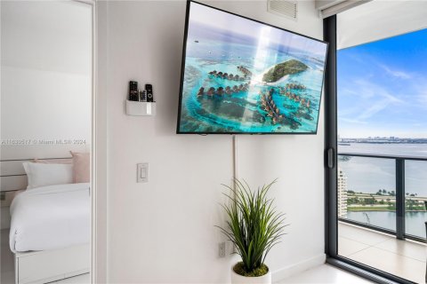 Condo in Miami, Florida, 1 bedroom  № 1944931 - photo 29