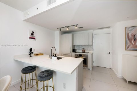 Condo in Miami, Florida, 1 bedroom  № 1944931 - photo 18