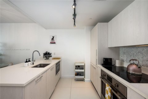 Condo in Miami, Florida, 1 bedroom  № 1944931 - photo 19